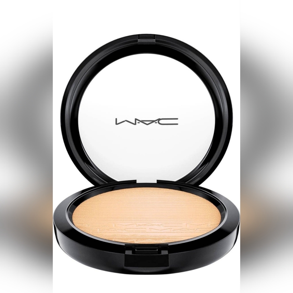 NEW IN BOX MAC Extra Dimmension Highlighter  Whisper of Gilt